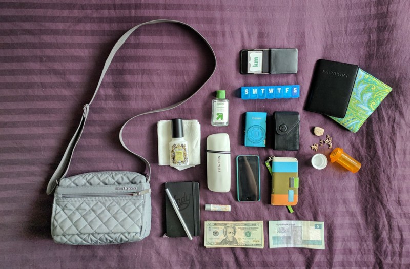 Contents of the Hedgren Carina Travel Purse