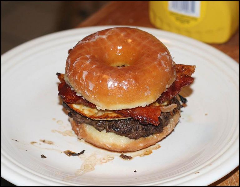 krispy-kreme-donut-bacon-cheeseburger.jpg